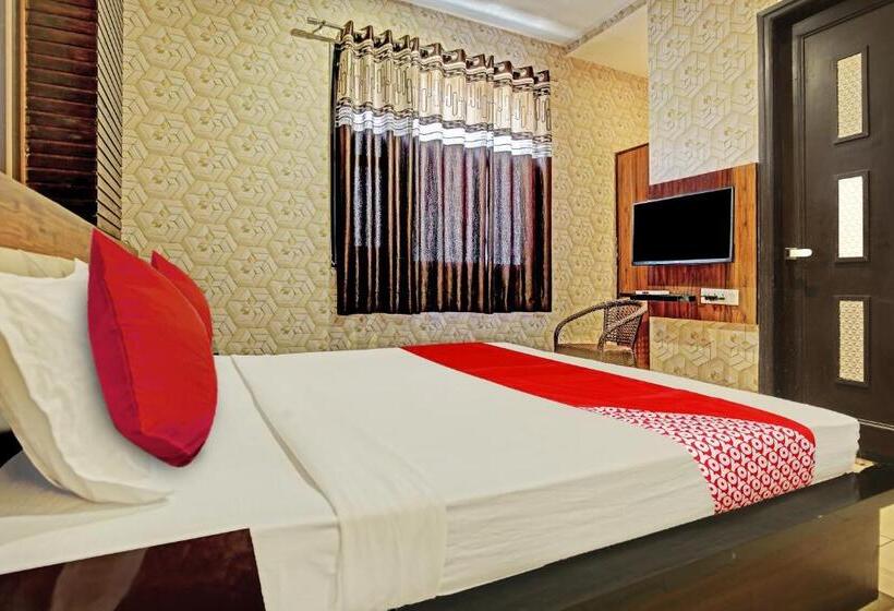 اتاق کلاسیک سه تخته, Oyo Flagship 81231 Hotel Seven