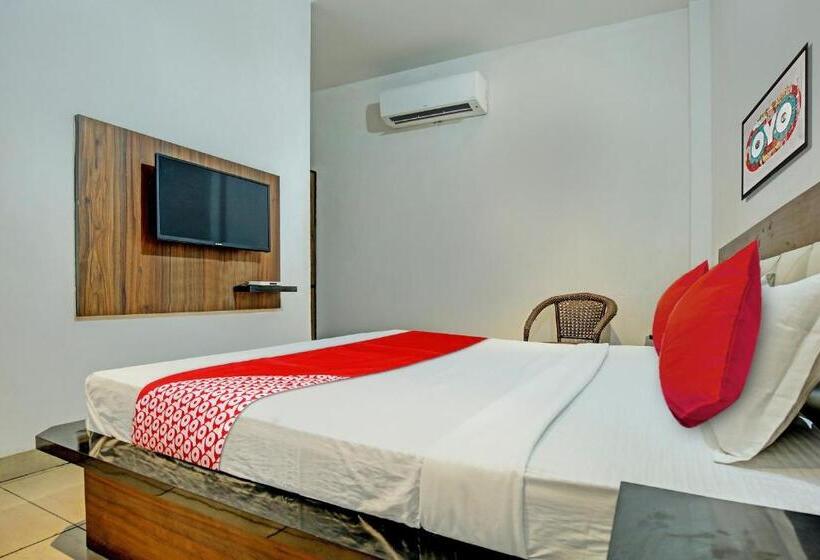 اتاق کلاسیک سه تخته, Oyo Flagship 81231 Hotel Seven
