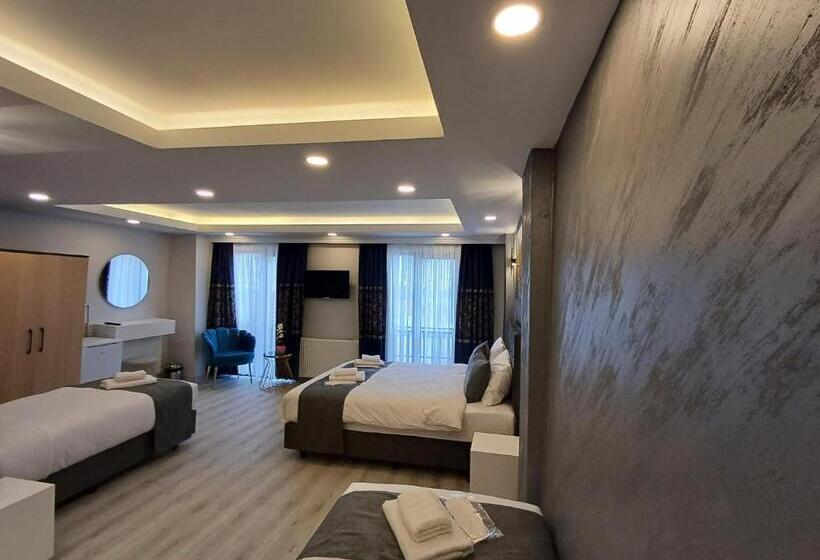 اتاق خانوادگی با چشم‌انداز دریا, White Palace Haliç