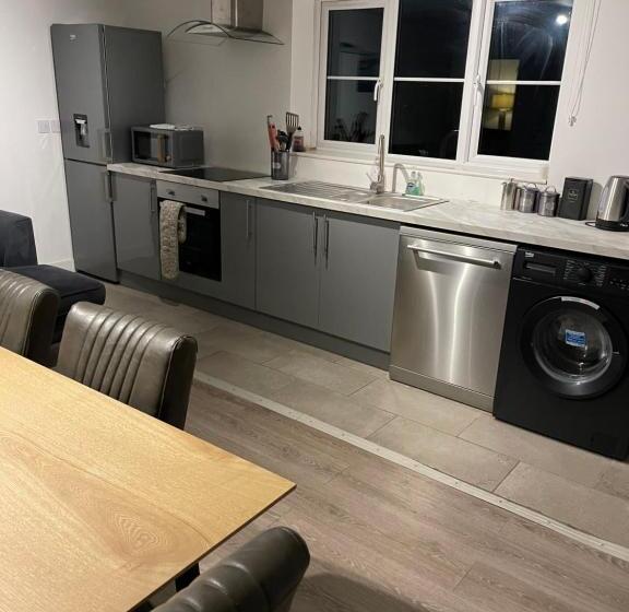 آپارتمان 1 خوابه با چشم‌انداز باغ, Apple Barn Guest House