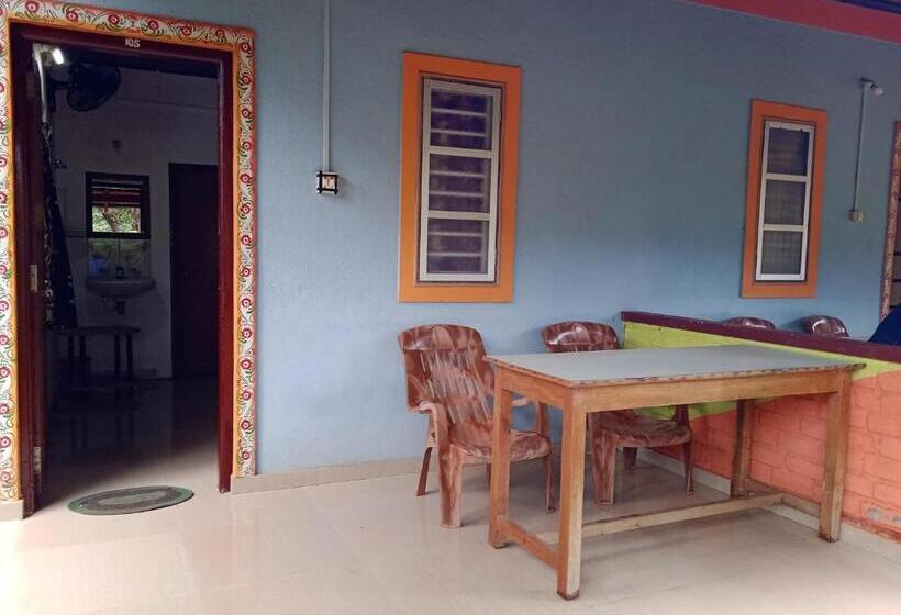 اتاق اکونومی, Gundappa Cafe Gokarna Kudle Beach