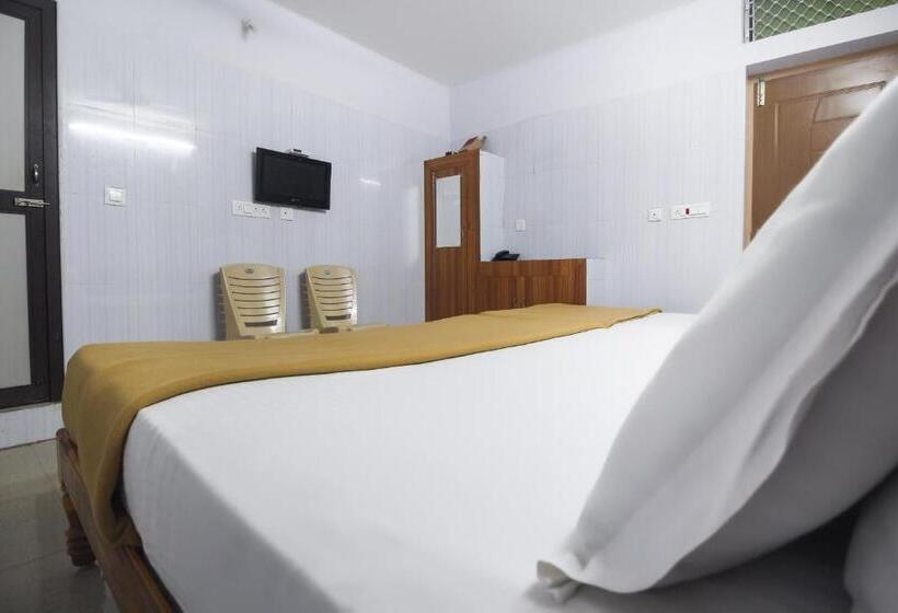 Номер Стандарт, Oyo 61145 Jks Deluxe Lodge