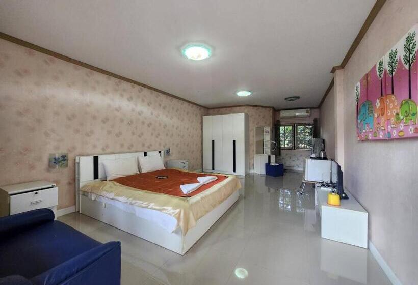 Deluxe room with river view, Puprai Tarnnarm Resort