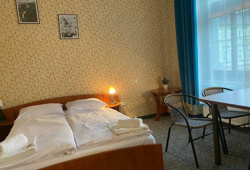 Семейный Номер, I Restauracja Castle