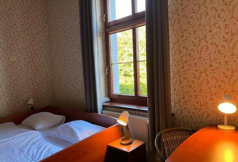 Номер Стандарт, I Restauracja Castle