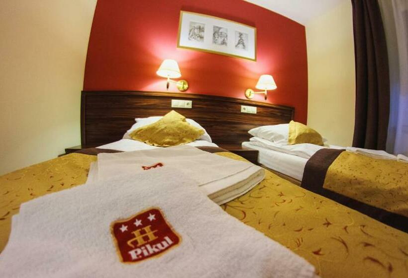 Quarto Estandar, Pikul