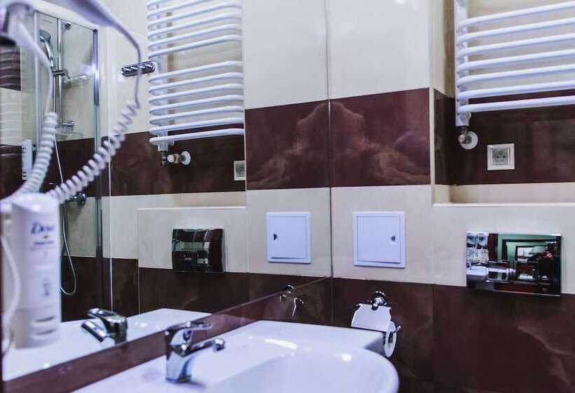 Quarto Deluxe, Pikul