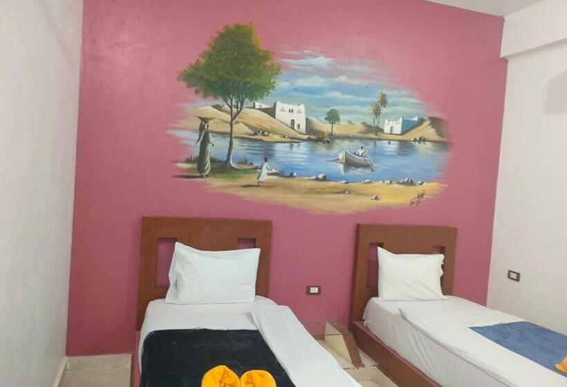 اتاق استاندارد با بالکن, Nukud Guest House