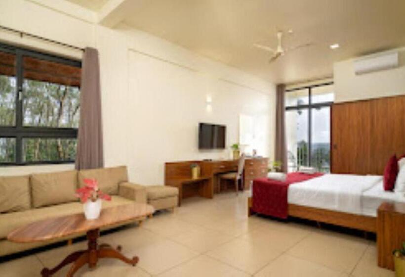 스위트, Fern Tree Resort Kerala