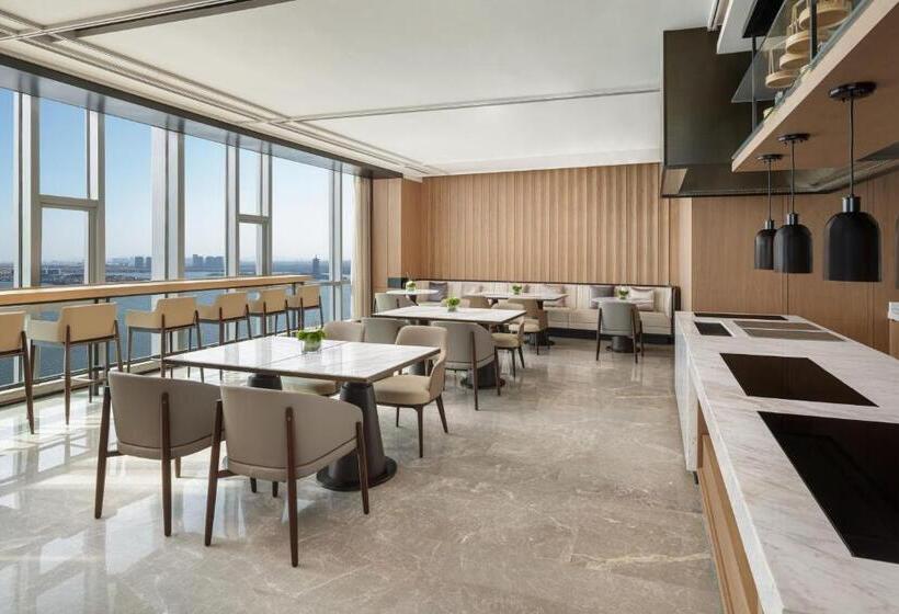 Suite with lake view, Qingdao Marriott Hotel Jiaozhou