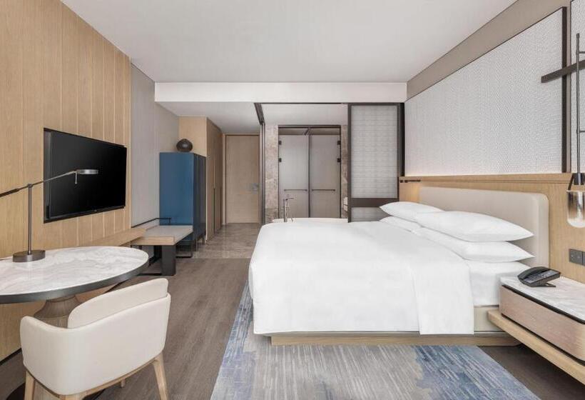 Номер Клуб Кровать Кинг, Qingdao Marriott Hotel Jiaozhou