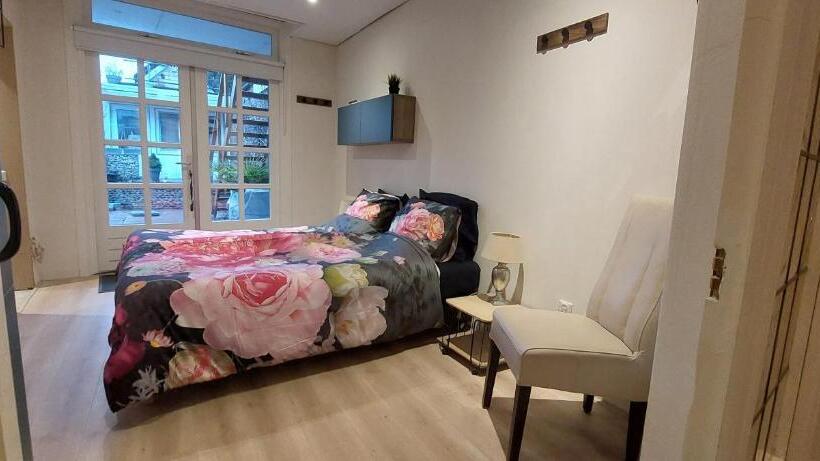 اتاق استاندارد چهار تخته, B&b  T Morregaât