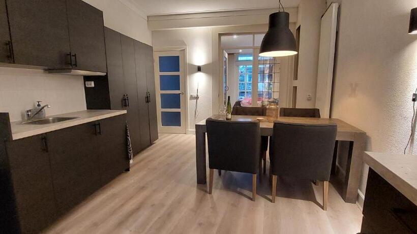 اتاق استاندارد چهار تخته, B&b  T Morregaât