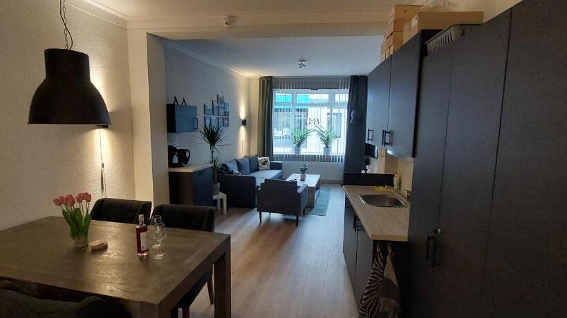 اتاق استاندارد چهار تخته, B&b  T Morregaât