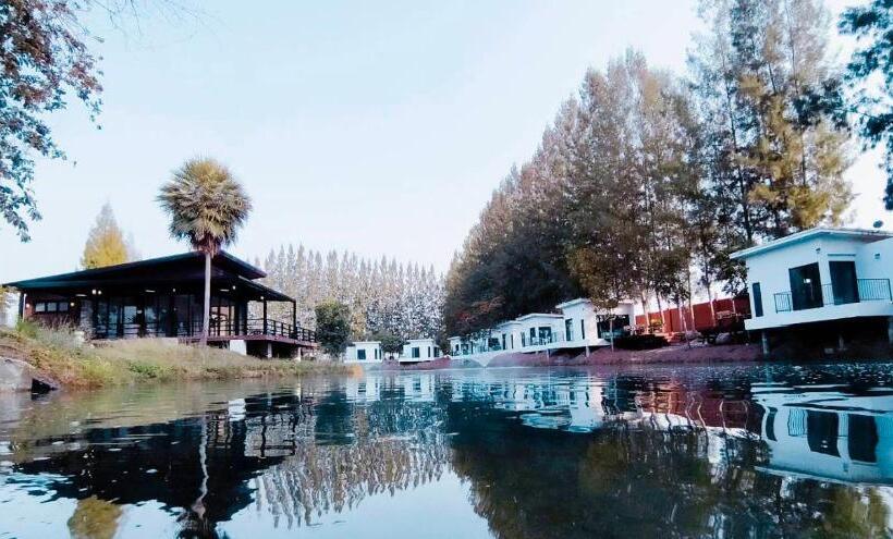 Номер Deluxe Кровать Кинг, Skybird Lake View Resort&camping Khaoyai