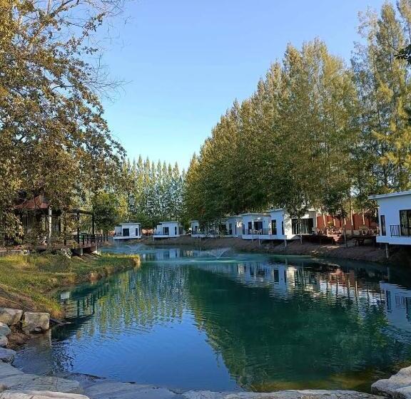 Номер Deluxe Кровать Кинг, Skybird Lake View Resort&camping Khaoyai