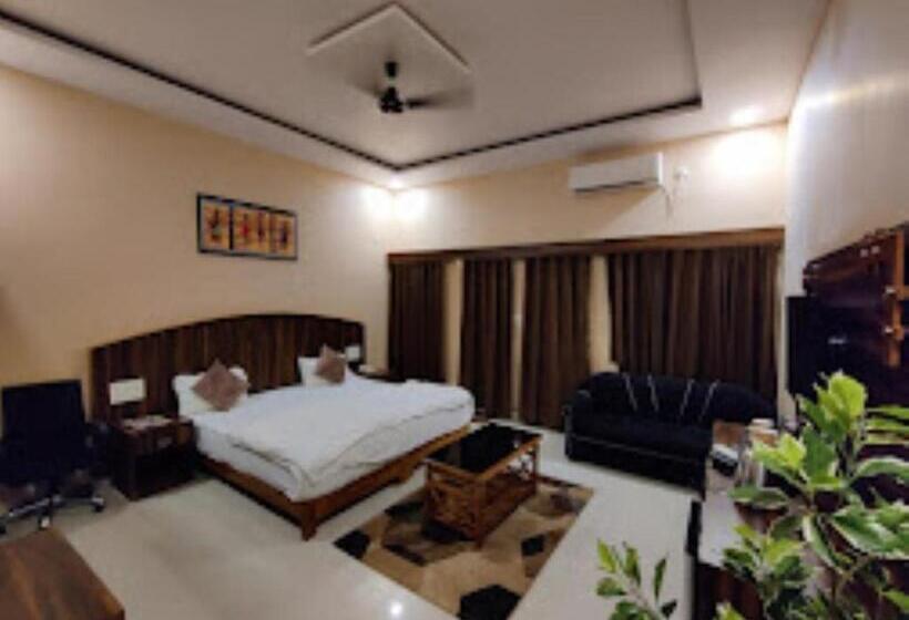 Люкс Повышенной Комфортности, Aaradhya International Jagdalpur