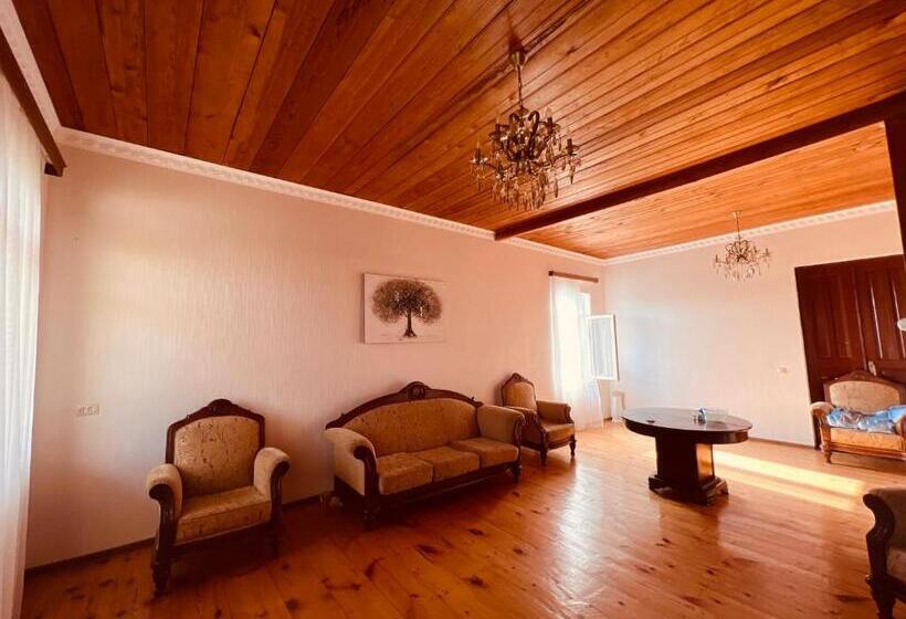 اتاق استاندارد با بالکن, Home Inn Samegrelo