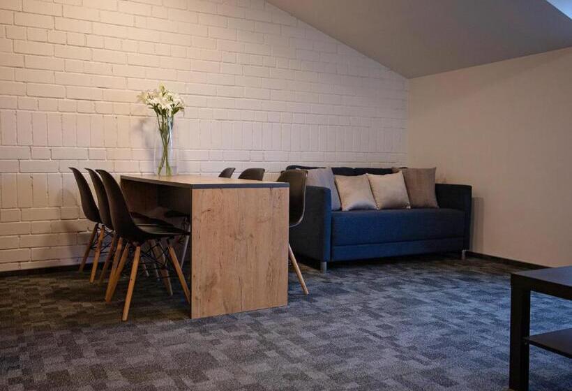 استودیوی سوپریور, Loft Inn Self Check In