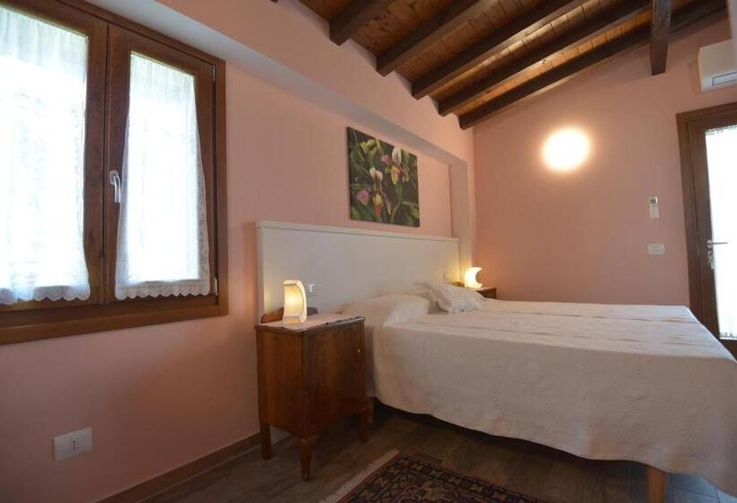 اتاق خانوادگی با چشم‌انداز باغ, Agriturismo Le Orchidee Di Corazza