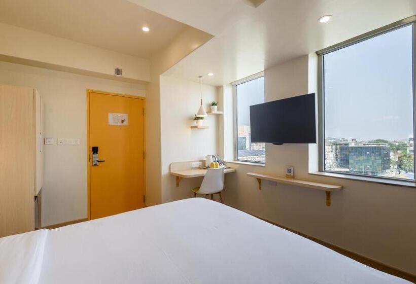 キングサイズベッドのスタンダードルーム, Bloom Hotel   Ranchi