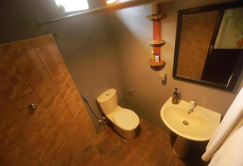 Кровать в Общей Комнате, Dinna Nature Hostel
