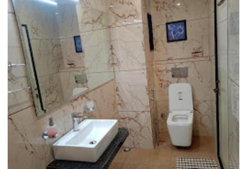 Номер Deluxe, Giri Palace Madhya Pradesh