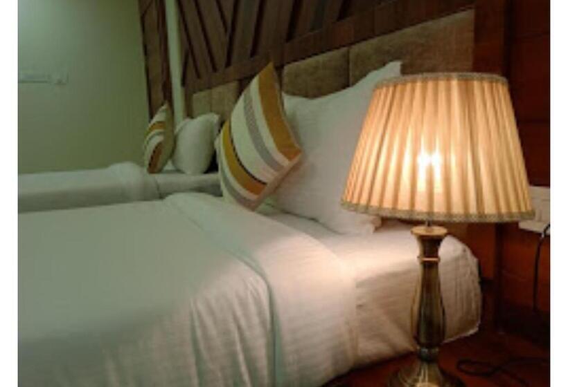 Номер Deluxe, Giri Palace Madhya Pradesh
