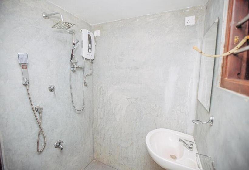اتاق لوکس, Prasith’s Place
