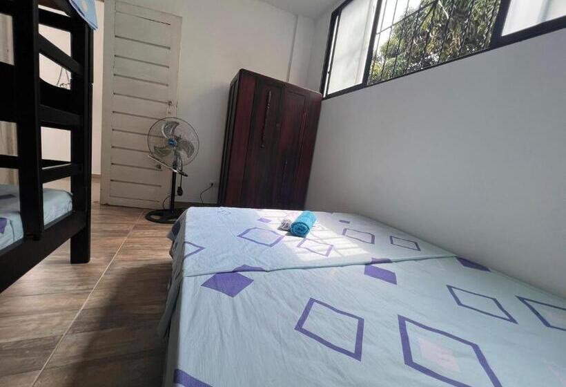 バスルーム共同エコノミー4人部屋, Epifania Hostel