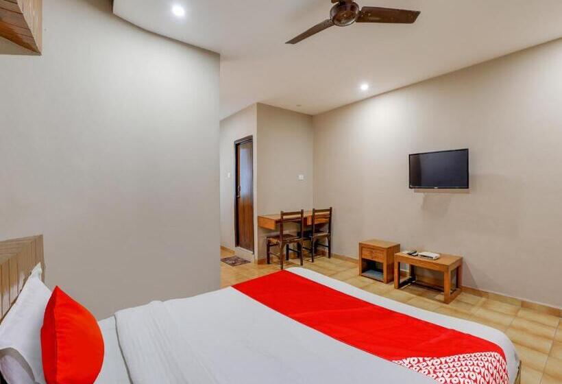 اتاق کلاسیک سه تخته, Oyo Hotel Roshni