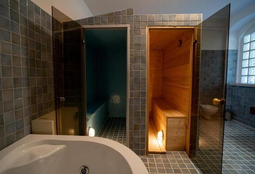 Номер Deluxe, Lamapulia