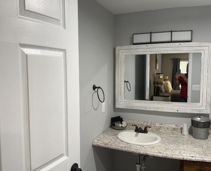 غرفة قياسية لذوى الاحتياجات الخاصة, Heidi Motel   Helen