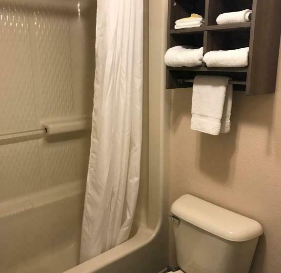 스탠다드 룸 킹사이즈 침대, Legacy Inn  Gallatin