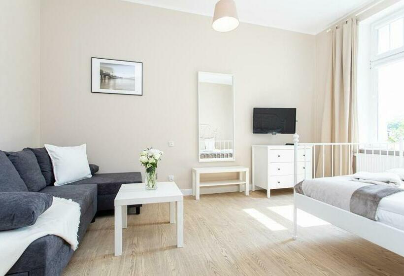 Номер Стандарт Четырехместный Совместный Санузел, Riviera Rooms