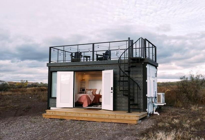 חדר סטודיו סטנדרד, New Cowgirl Shipping Container Home