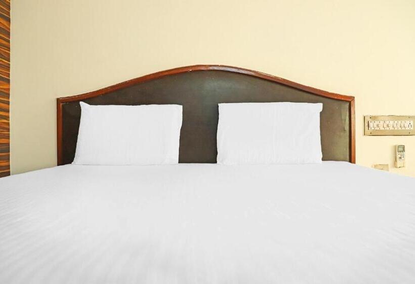 Quarto Triplo Clássico, Oyo Flagship Venus Lodge