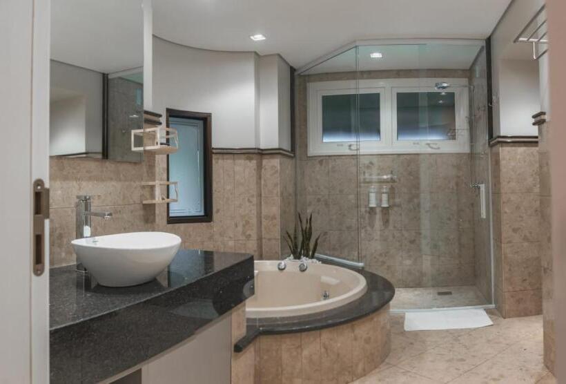 Suite with lake view, Village Du Lac