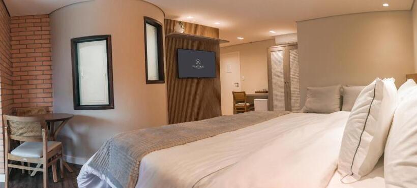 Suite with lake view, Village Du Lac