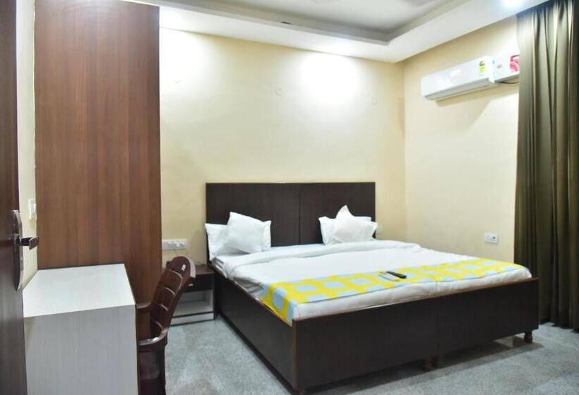 Номер Deluxe, Wedlock Subhash Chowk Gurgaon
