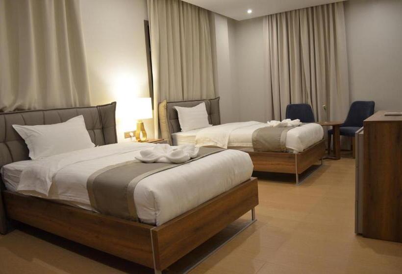 Люкс 3 Спальни, Larissa Suites