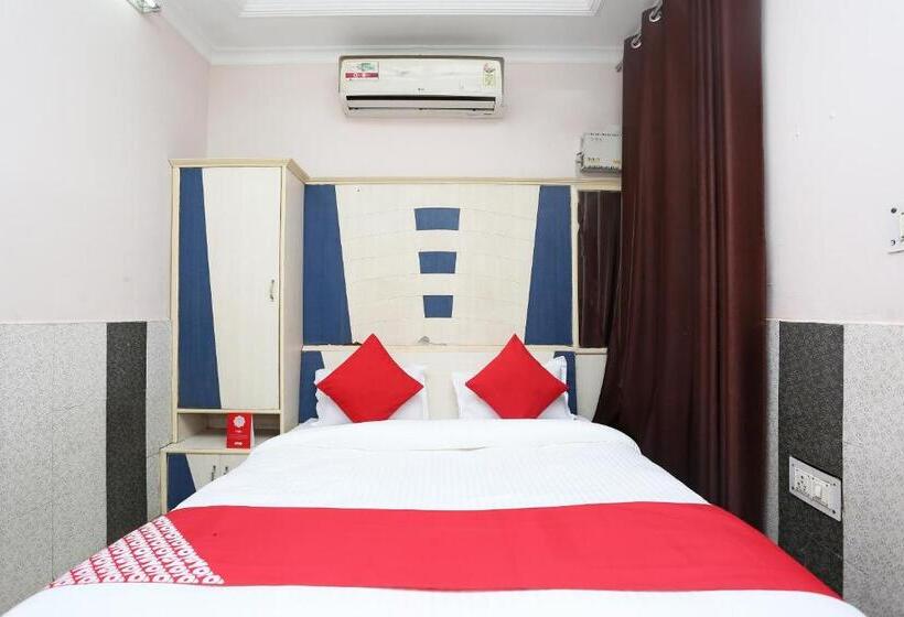 Трехместный Номер Классика, Oyo Hotel Dev