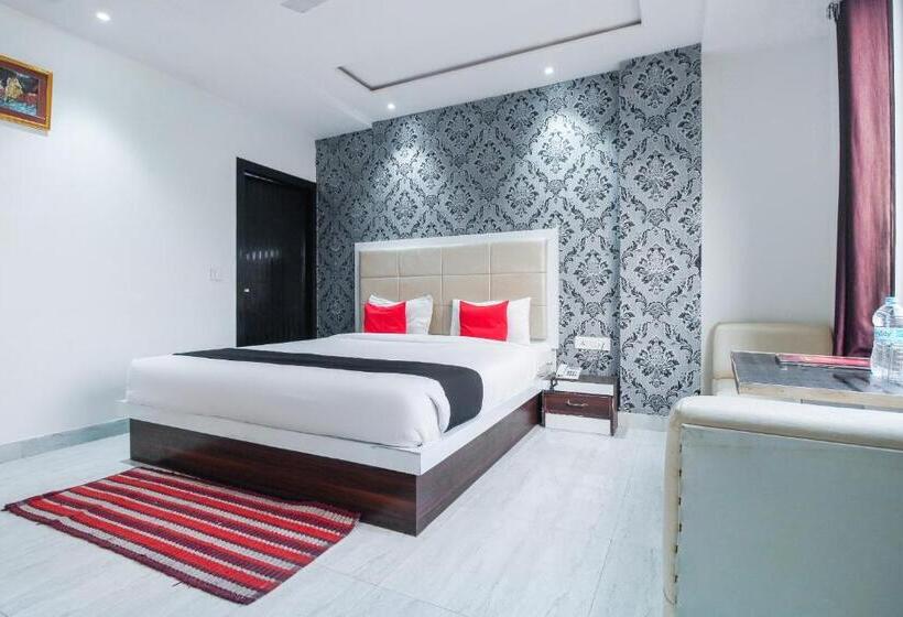Трехместный Номер Классика, Oyo Hotel Jalsa