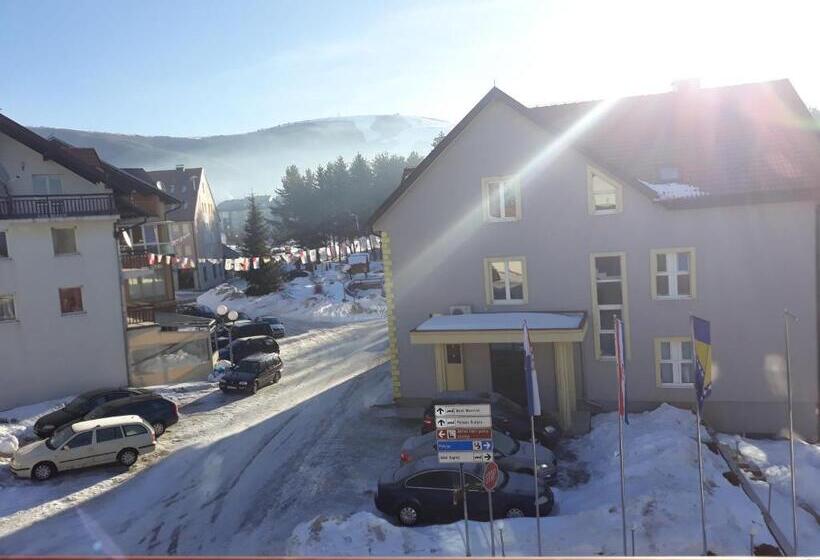 اتاق چهار تخته با دستشویی مشترک, Gradska Kavana Guest House