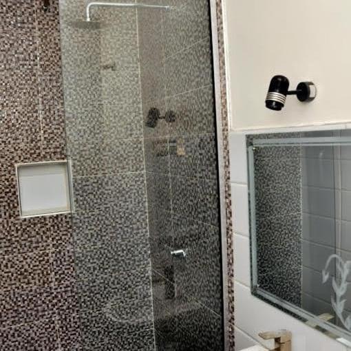 اتاق لوکس با بالکن و چشم‌انداز دریا, Somek Homes2