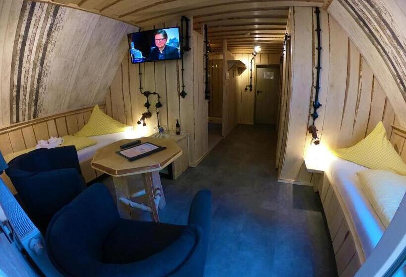 Номер Стандарт с Балконом, Erlebnishotel & Restaurant Fichtenhäusel Am Pöhlagrund