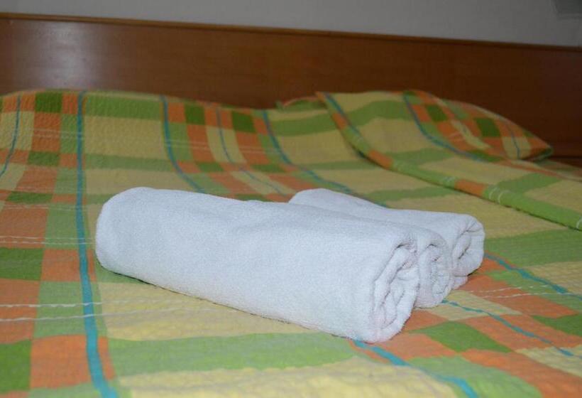اتاق ساده سه‌ نفره, Guest House Vila Horizont