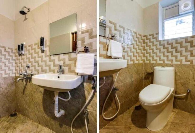 اتاق لوکس سه تخته, Oyo 81037 Hotel Shree Madhav Regency
