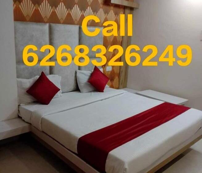 اتاق لوکس سه تخته, Oyo 81037 Hotel Shree Madhav Regency