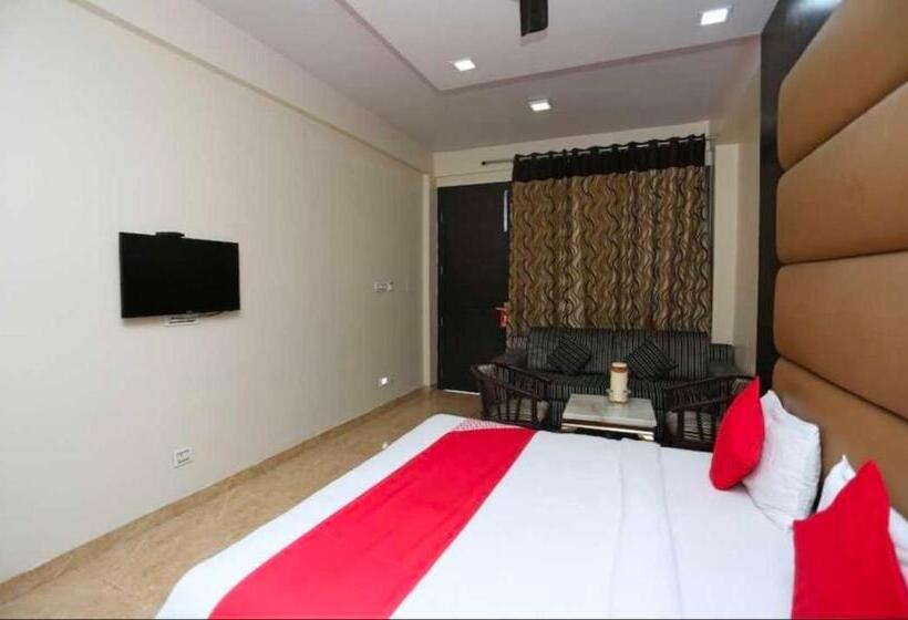 اتاق لوکس سه تخته, Oyo 81037 Hotel Shree Madhav Regency